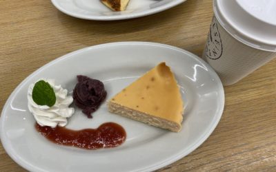 ゴールドのブラケット照明